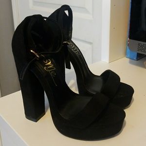 New black platforms heels